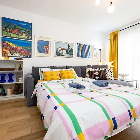 Sweet Cherry Apartment Split