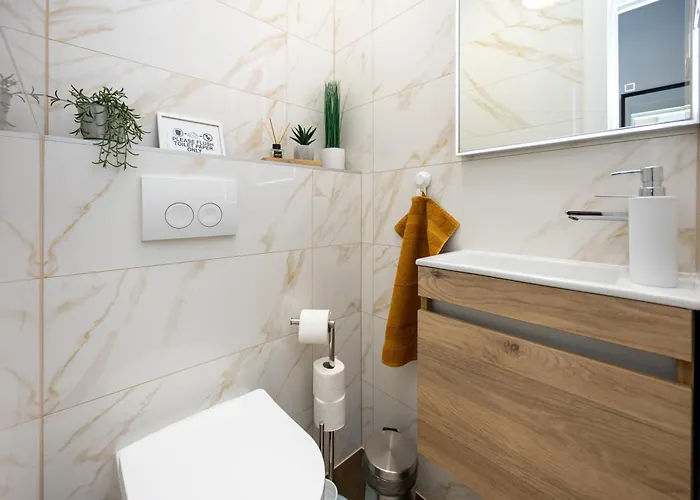 Apartment Sweet Cherry