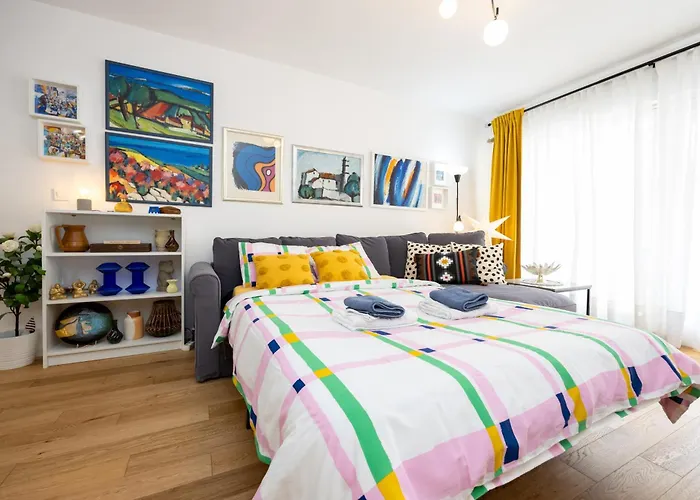 Sweet Cherry Apartment Split